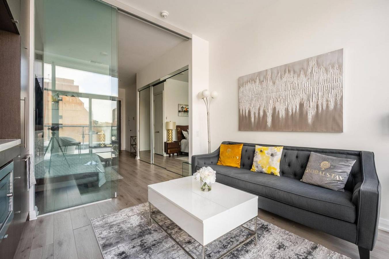 Apartamento entero, Toronto. 155 Yorkville 1Br with Balcony -155 Yv319 in Toronto, Lago Ontario (Kanada)