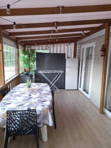 Gîte pour 5 personnes, avec terrasse ainsi que jacuzzi et piscine à Genouillé