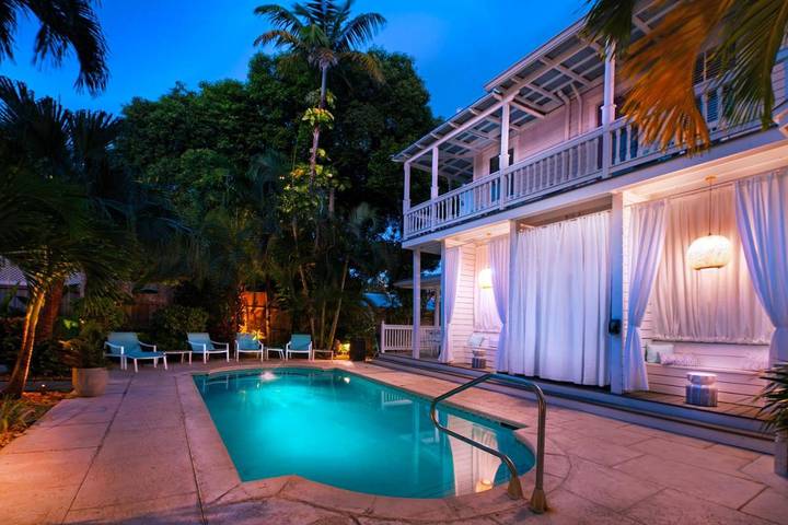 Chambre d’hôte pour 2 personnes, avec vue et terrasse ainsi que jardin et piscine