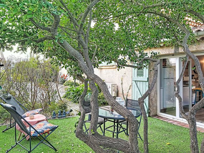 Location de vacances pour 2 personnes, avec jardin et terrasse dans Plage de la Peguiere - 2