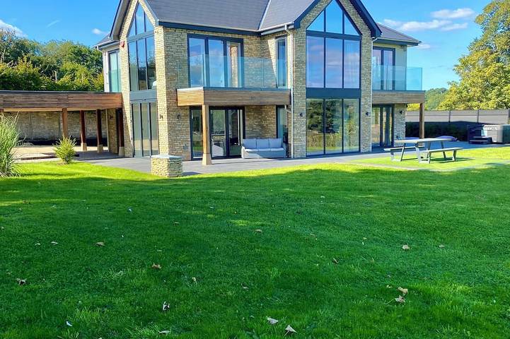 Ferienhaus für 8 Personen, mit Garten und Whirlpool sowie Balkon, mit Haustier in The Cotswolds