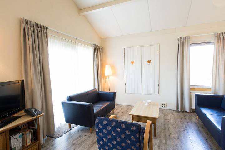 Ferienhaus für 6 Personen, mit Balkon/Terrasse und Terrasse sowie Garten und Pool auf Ameland - 2