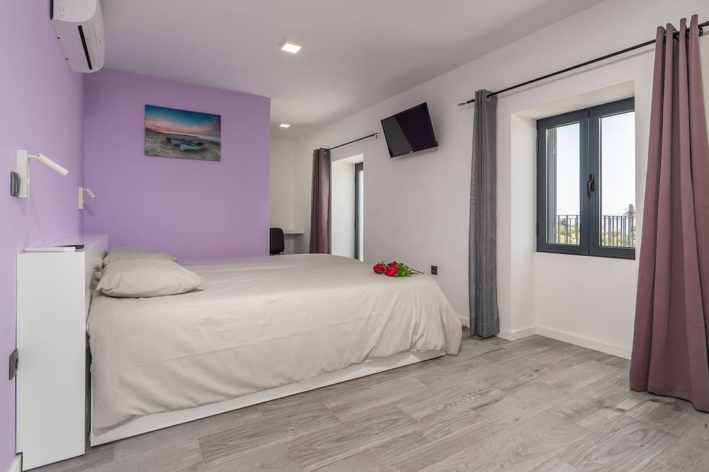 Casa da Portada, by the fountain with views to Calheta in Calheta, Madeira