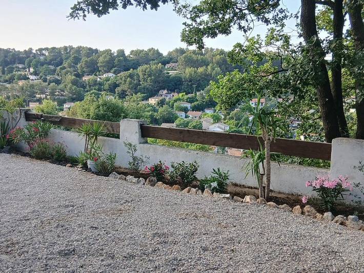 Gîte pour 4 personnes, avec Terrasse ainsi que Jardin et Vue à Peypin - 2