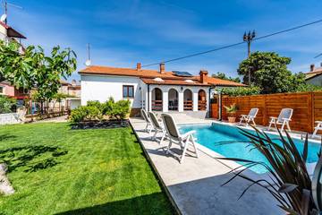 Ferienhaus für 6 Personen, mit Balkon und Pool sowie Garten in Fazana