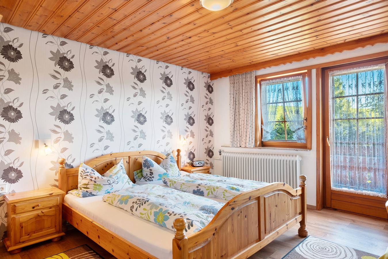 Ganze Wohnung, Ferienwohnung 'Sonnenwinkel' mit Bergblick, Gemeinschaftsgarten und Wlan in Furtwangen, Südschwarzwald