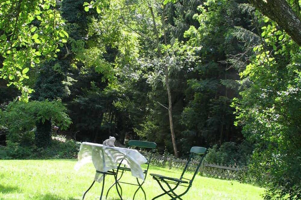 Ganze Wohnung, Ferienwohnung 40qm Blumenwiese - Haus Brigitte - Hintere Mühle in Suedlicher Schwarzwald, Horben