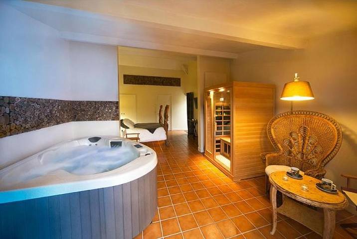 Chambre d’hôte pour 2 personnes, avec jacuzzi et jardin ainsi que piscine et terrasse dans Yvelines - 3