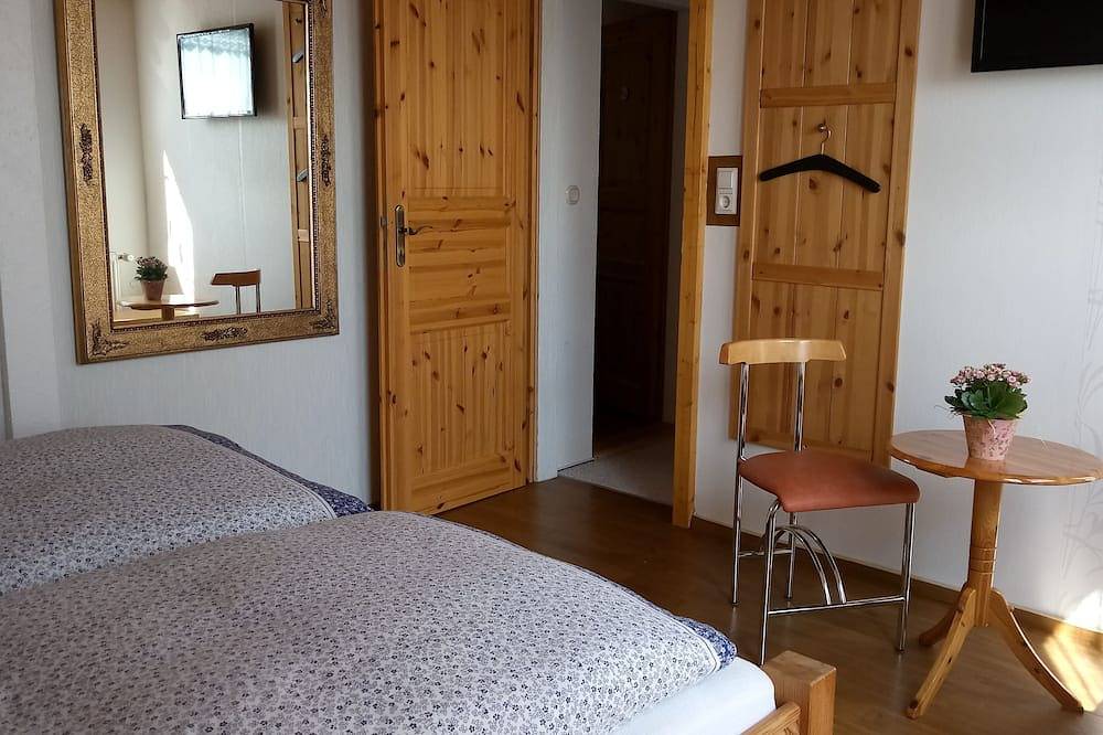 Ganze Wohnung, \"Klein aber fein\" Apartment mit Balkonzimmer - ruhige Lage für 2 - 4 Personen in Schwarzenberg (Erzgebirge), Erzgebirge