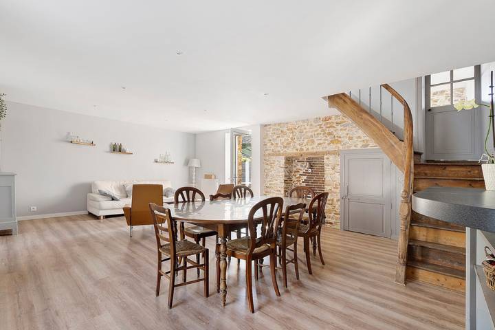 Location de vacances pour 12 personnes, avec Jacuzzi ainsi que Jardin et Vue sur le lac dans Vallons-de-l'Erdre - 4