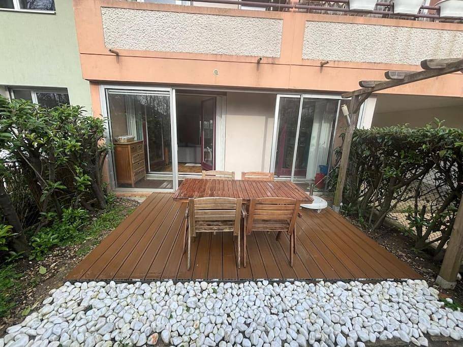 Appartement entier, One-Bedroom Apartment in Guyancourt, Yvelines