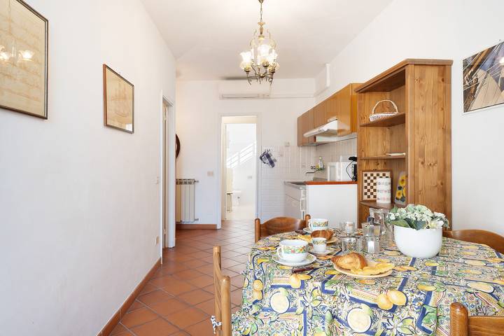 Entire apartment, Celsi Apartment with Sea View in Bagni Jolanda, Moneglia