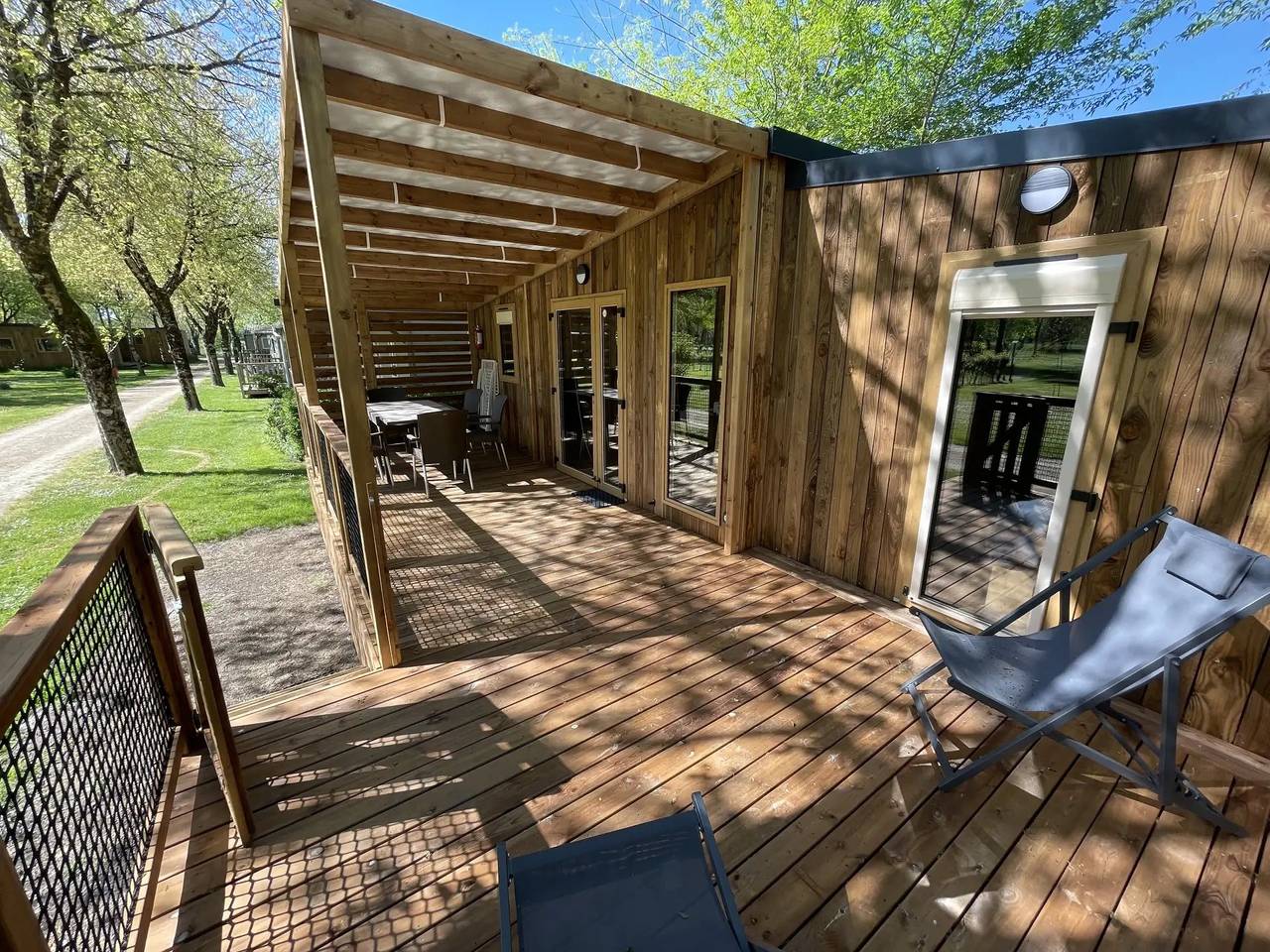 Zecamping 4 étoiles piscine chauffée tente Tv Lv Bbq 48m2 in Coulon, Région de Niort