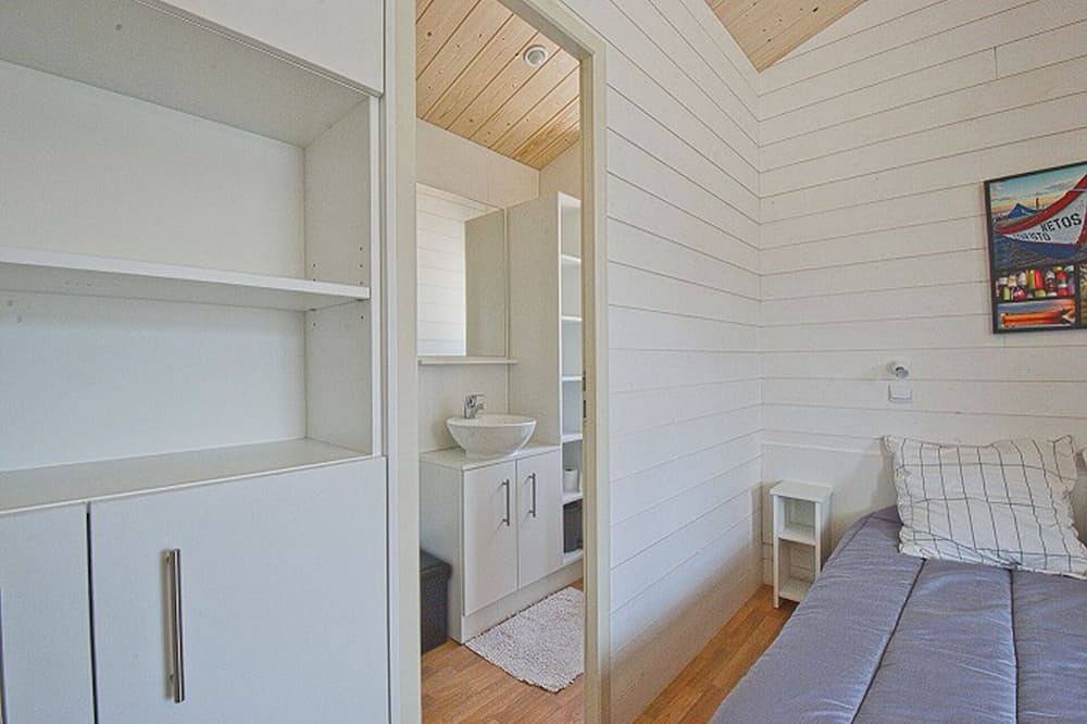 4-Person Chalet in La Roche-sur-Yon, Loire Valley