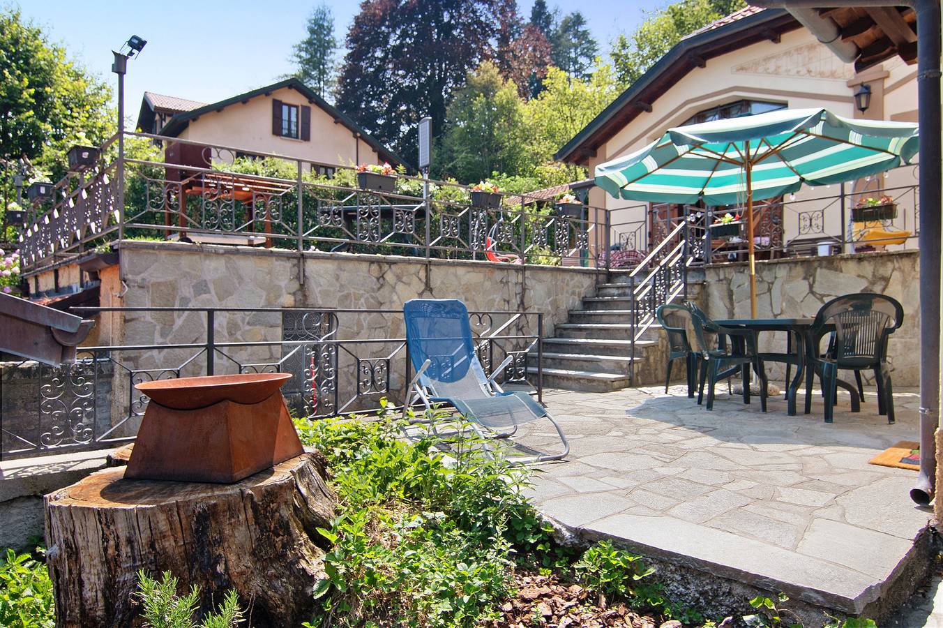 Villa 'Residenza Ai Noci' mit Bergblick, privater Terrasse und Wlan in Lanzo d'Intelvi, Alta Valle Intelvi