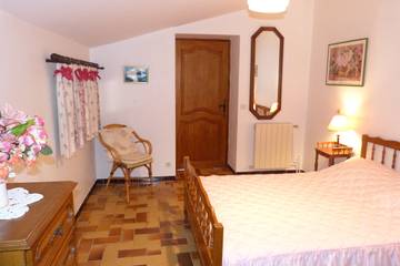 Gîte pour 2 personnes, avec jardin à Saint-Saturnin-lès-Apt