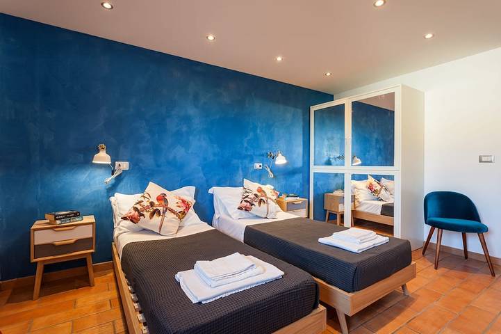 Appartement entier, Appartement de 90 m² dans villa avec piscine individuelle et jardin in Arenella, Syracuse