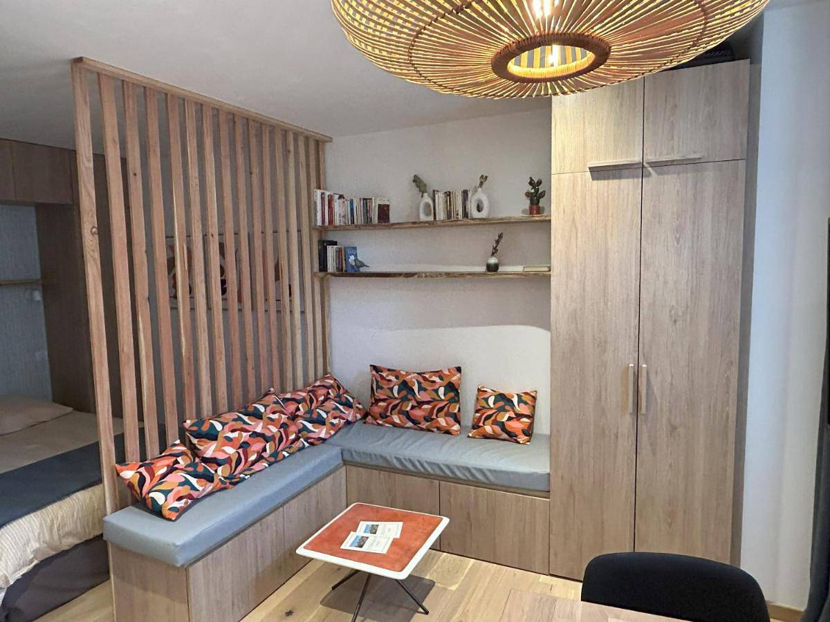 Appartement entier, Studio avec terrasse privée in Nontron, Parc naturel régional Périgord-Limousin