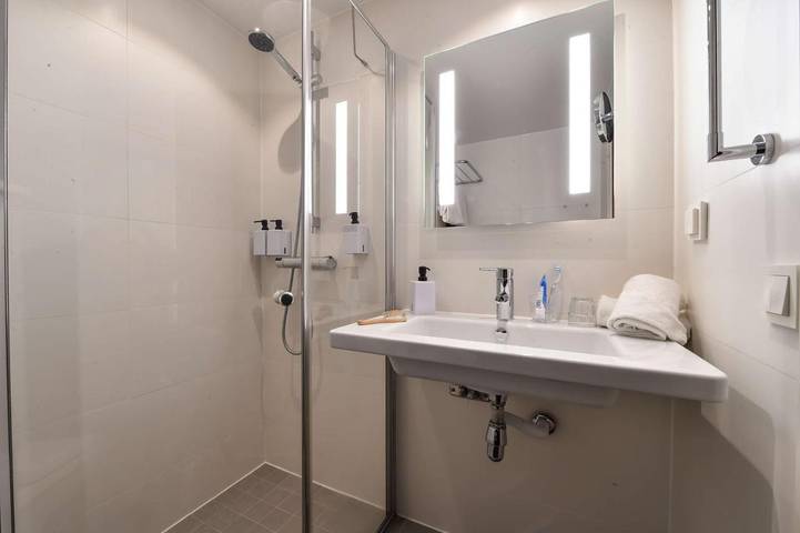 Hôtel pour 5 personnes, avec piscine et sauna ainsi que jardin et vue, animaux acceptés à Lund - 3