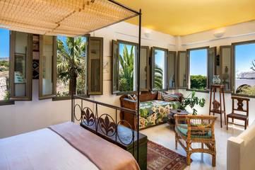 Gîte pour 2 personnes, avec vue ainsi que jardin et piscine à Megalochori