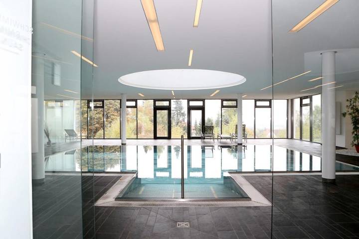 Hotel für 2 Personen, mit Balkon und Whirlpool sowie Terrasse und Garten in Loßburg