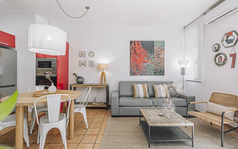 Ganze Wohnung, Ferienwohnung für 4 Personen mit Balkon in Barcelona Zentrum, Barcelona