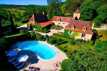 Gîte pour 12 personnes, avec terrasse et jardin à Journiac