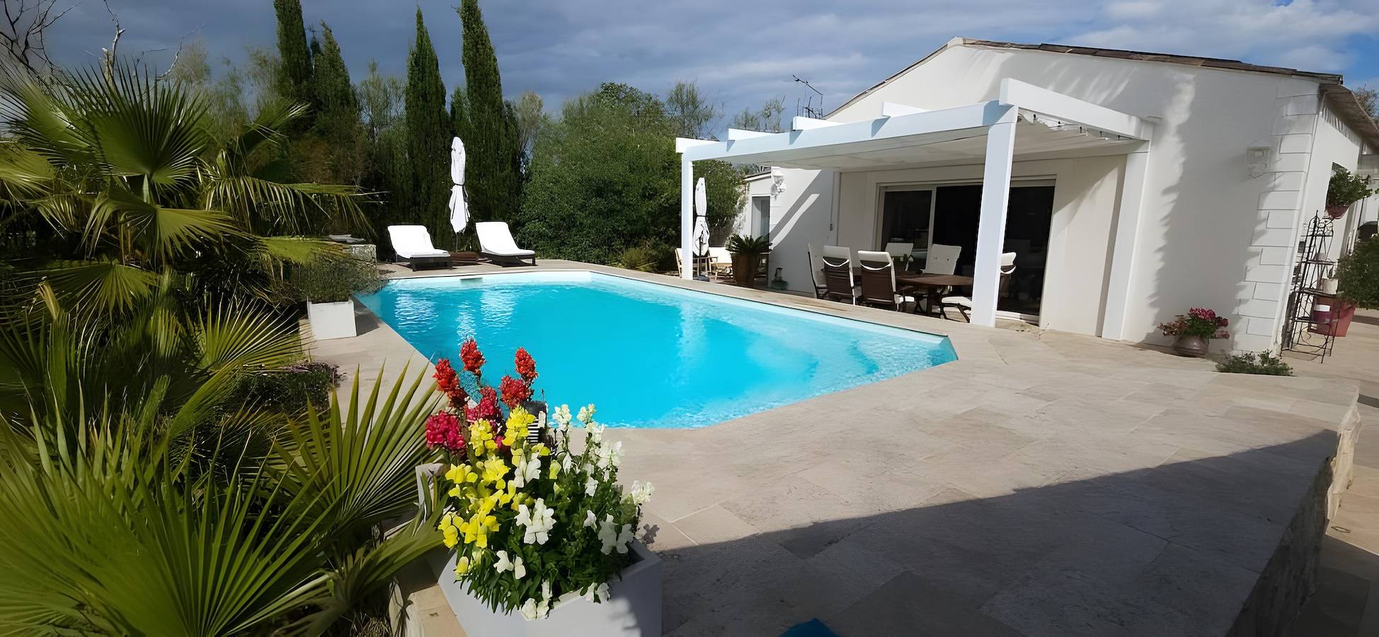 Appartement de vacances entier, Roulotte Gitane, Tiny House avec terasse privée in Aigues-Mortes, Côte d'Améthyste