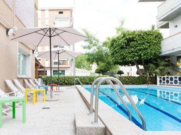 Hôtel pour 4 personnes, avec jardin et piscine à Pineto