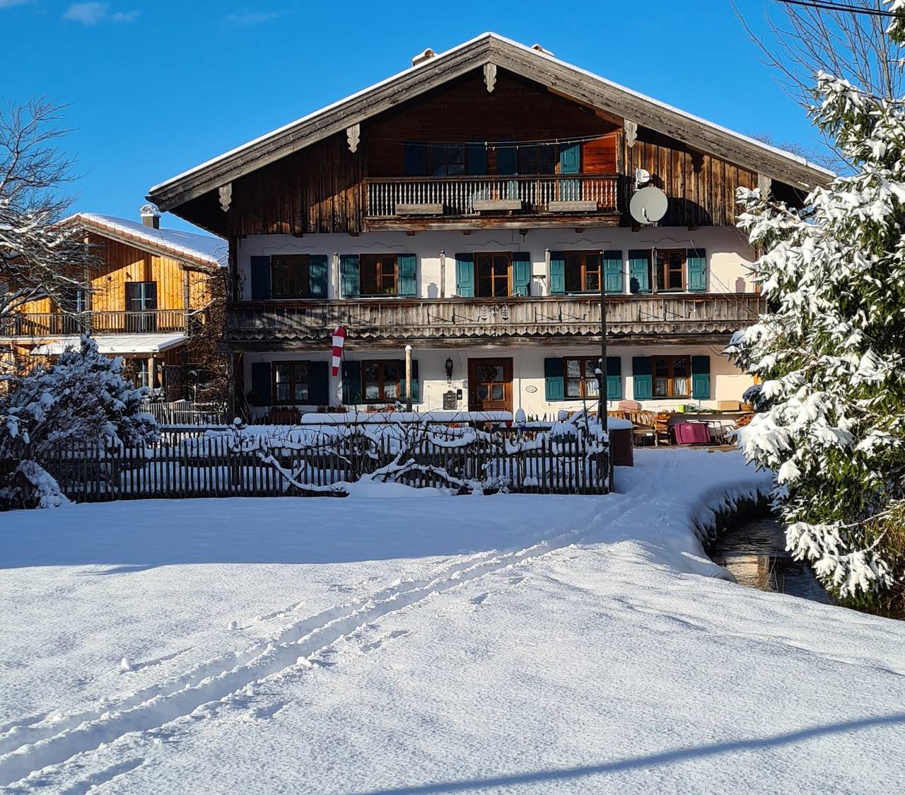Apartamento vacacional entero, Ferienwohnung Diechtler inkl. Chiemgaukarte - Holiday flat West 55sqm,terrace, kitchen, 2 bedrooms, living room, max 4p. in Ruhpolding, Alpes Bávaros