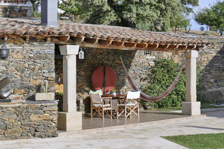 Casa de huéspuedes para 6 personas, con Balcón y Terraza además de Jardín y Piscina en Mogadouro