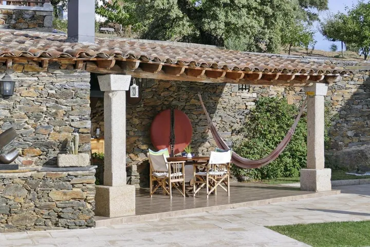 Guesthouse for 6 people, with view and pool as well as garden - 1