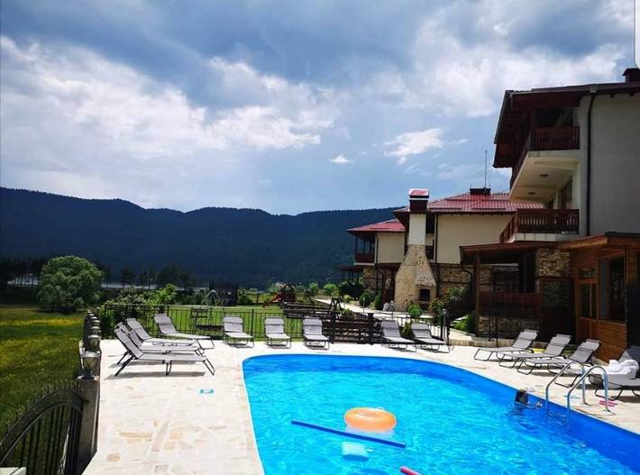 Casa rural para 20 personas, con piscina y sauna además de jardín y jacuzzi, Familias con niños en Bulgaria