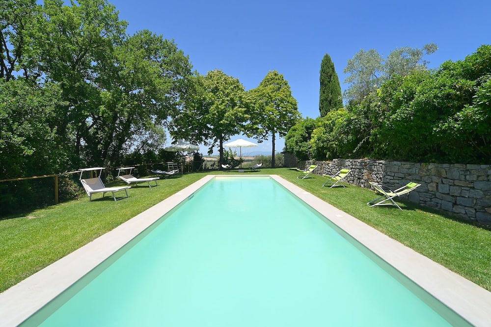 Casa de vacaciones privada con Wifi, jacuzzi, piscina privada, Tv, balcón, mascotas permitida in Paciano, Provincia de Perugia