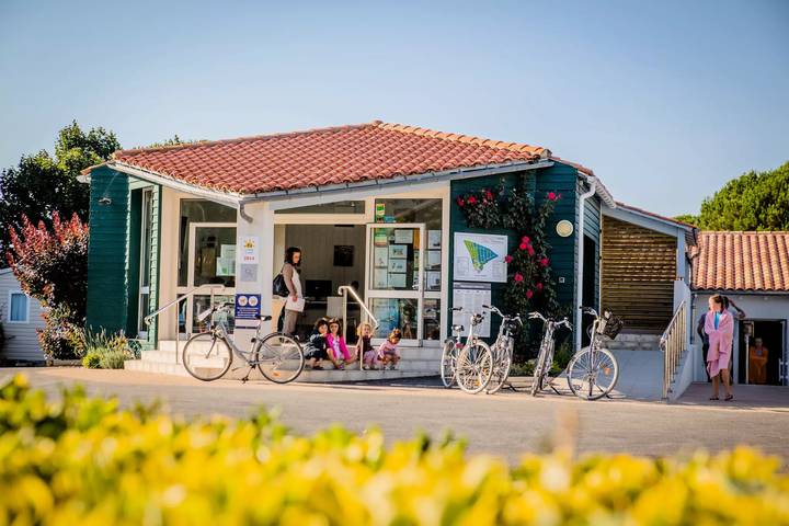 Camping für 4 Personen, mit Pool und Terrasse auf der Ile de Re - 2