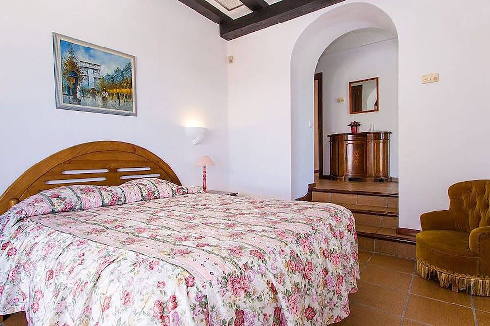 Beautiful Villa with Private Pool and Garden, Sea Views in Port d'Andratx, Andratx