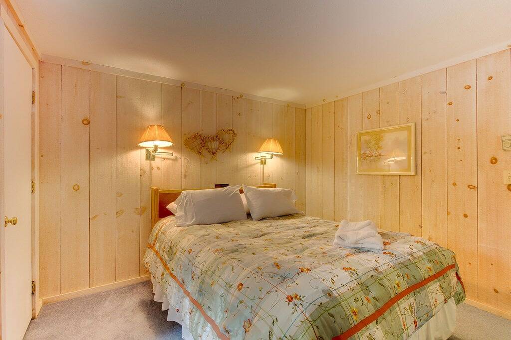 Klassische, hundefreundliche Hütte im Wald mit privater Terrasse in Dover (VT), Mount Snow