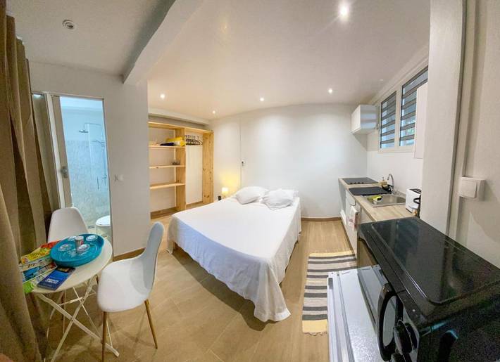 Appartement de vacances pour 2 personnes, avec piscine et jardin ainsi que terrasse et jacuzzi