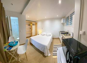 Gîte pour 2 personnes, avec jacuzzi et jardin ainsi que terrasse et piscine à Le Lamentin