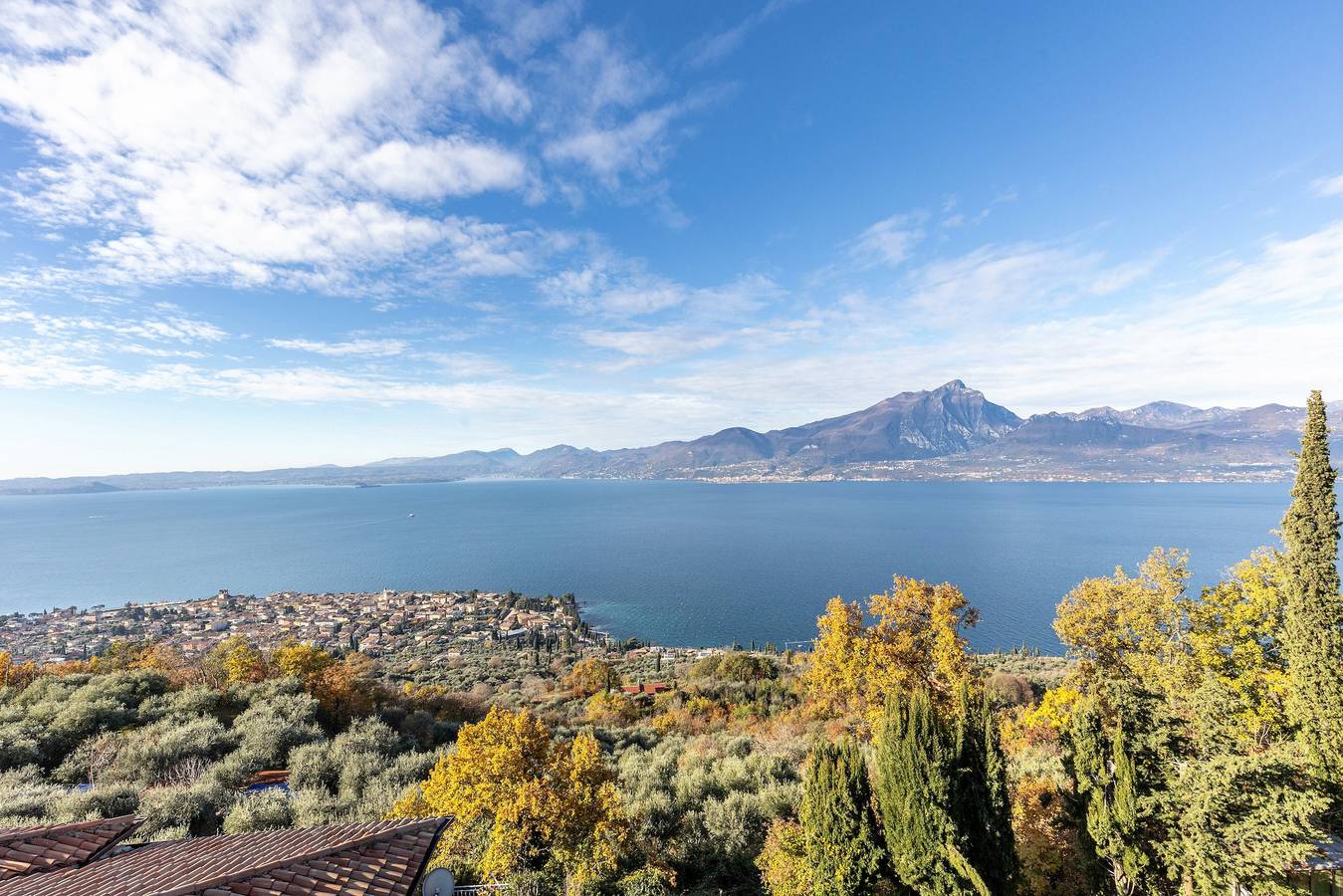 Ganze Wohnung, Ferienwohnung 'Casa Serena' mit Seeblick, Wlan und Klimaanlage in Torri del Benaco, Gardasee-Berge