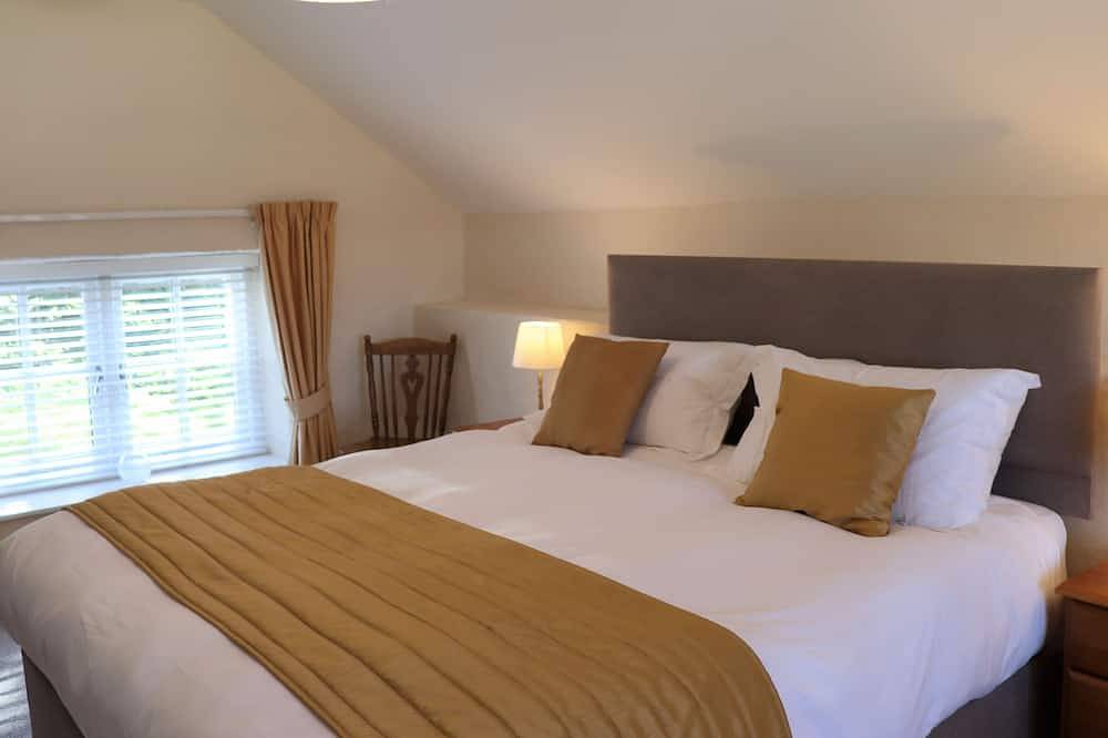Gardeners Cottage - sleeps 4 guests  in 1 bedroom in Freshwater East, Pembrokeshire