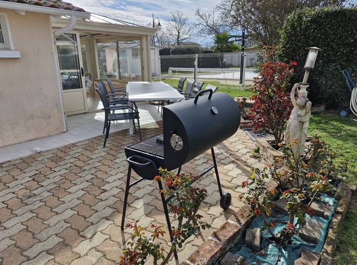 Gîte pour 15 personnes, avec piscine ainsi que terrasse et jardin à Les Mathes - 2