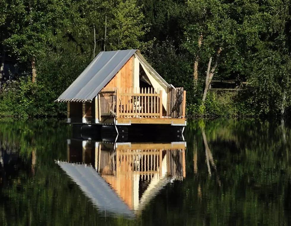 Acogedora casa móvil con piscina, WiFi y cerca del centro de la ciudad in Nouan-le-Fuzelier, Sologne