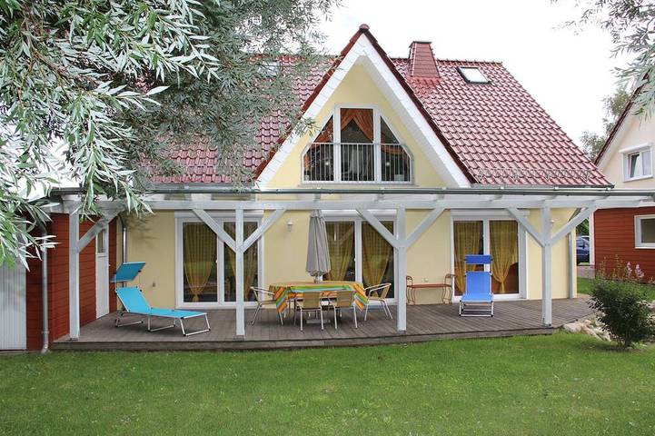 Ferienwohnung für 5 Personen, mit Terrasse und Garten in Lüssow