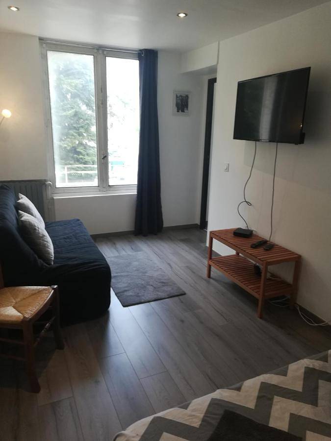 Gîte pour 3 personnes, avec terrasse dans Gare De Chambery Challes Les Eaux
