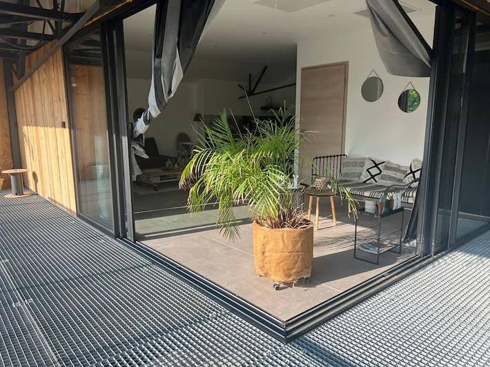 Gîte pour 4 personnes, avec Balcon ainsi que Terrasse et Vue à Bressolles