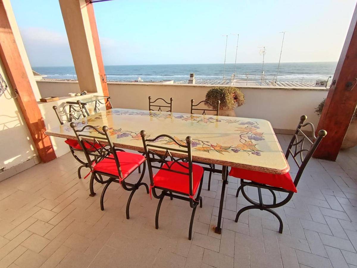 Appartamento intero, One-Bedroom Apartment in Ostia, Roma