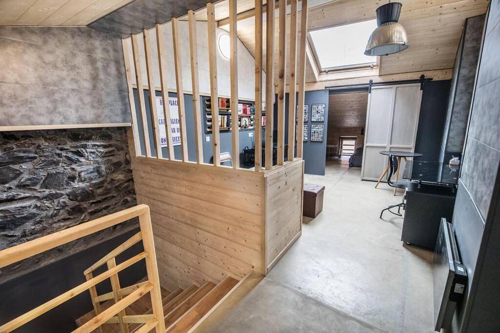 Appartement entier, Two-Bedroom Apartment in Seix, Parc naturel régional des Pyrénées ariégeoises