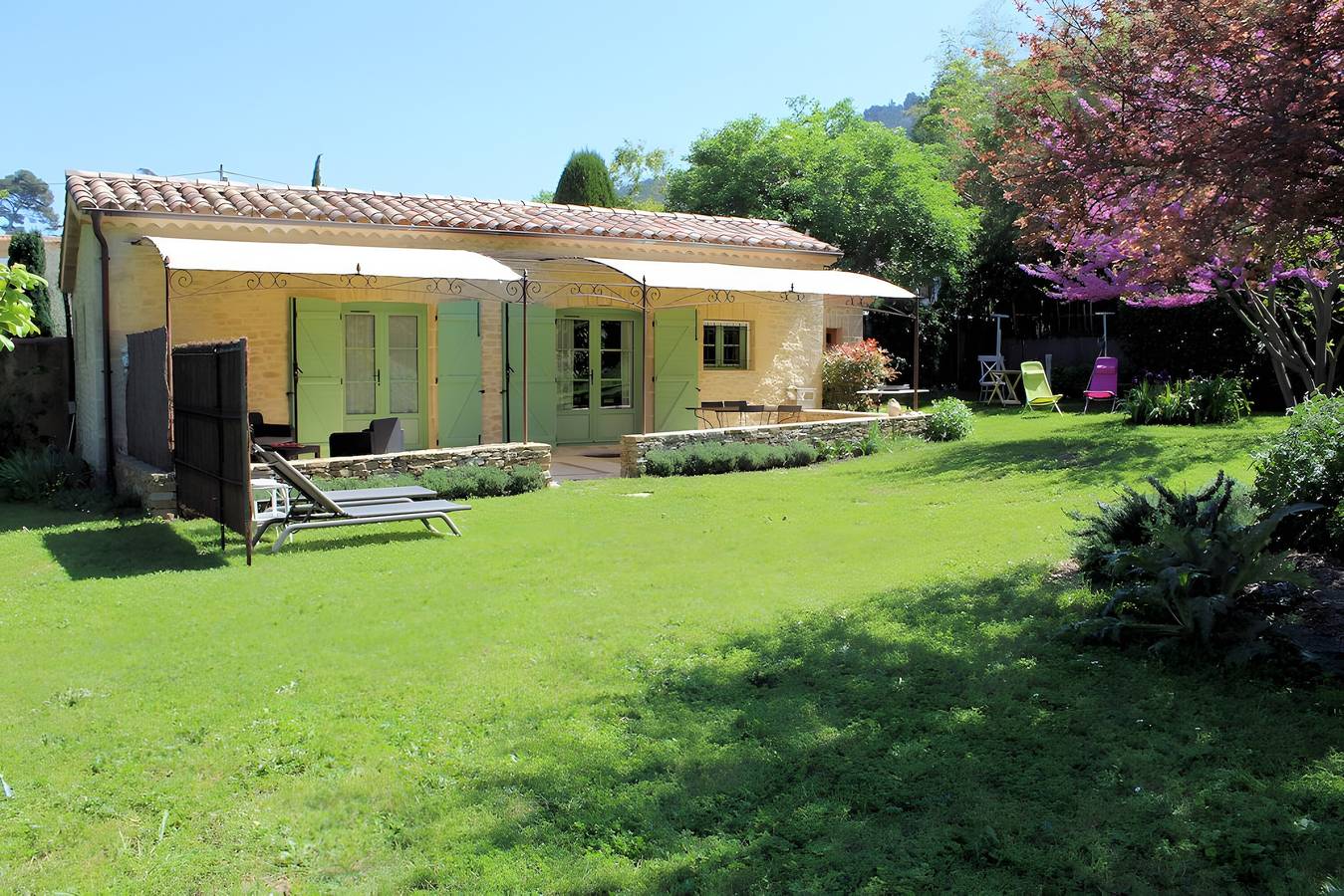 Gîte "Les Deux Cèdres" with Shared Pool, Wi-Fi, and Air Conditioning in La Penne-sur-Huveaune, Marseille region