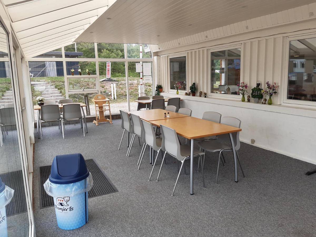 Two-Bedroom Cottage with Loft and Shared Bathroom (6 Adults) in Dänemark an der Nordsee